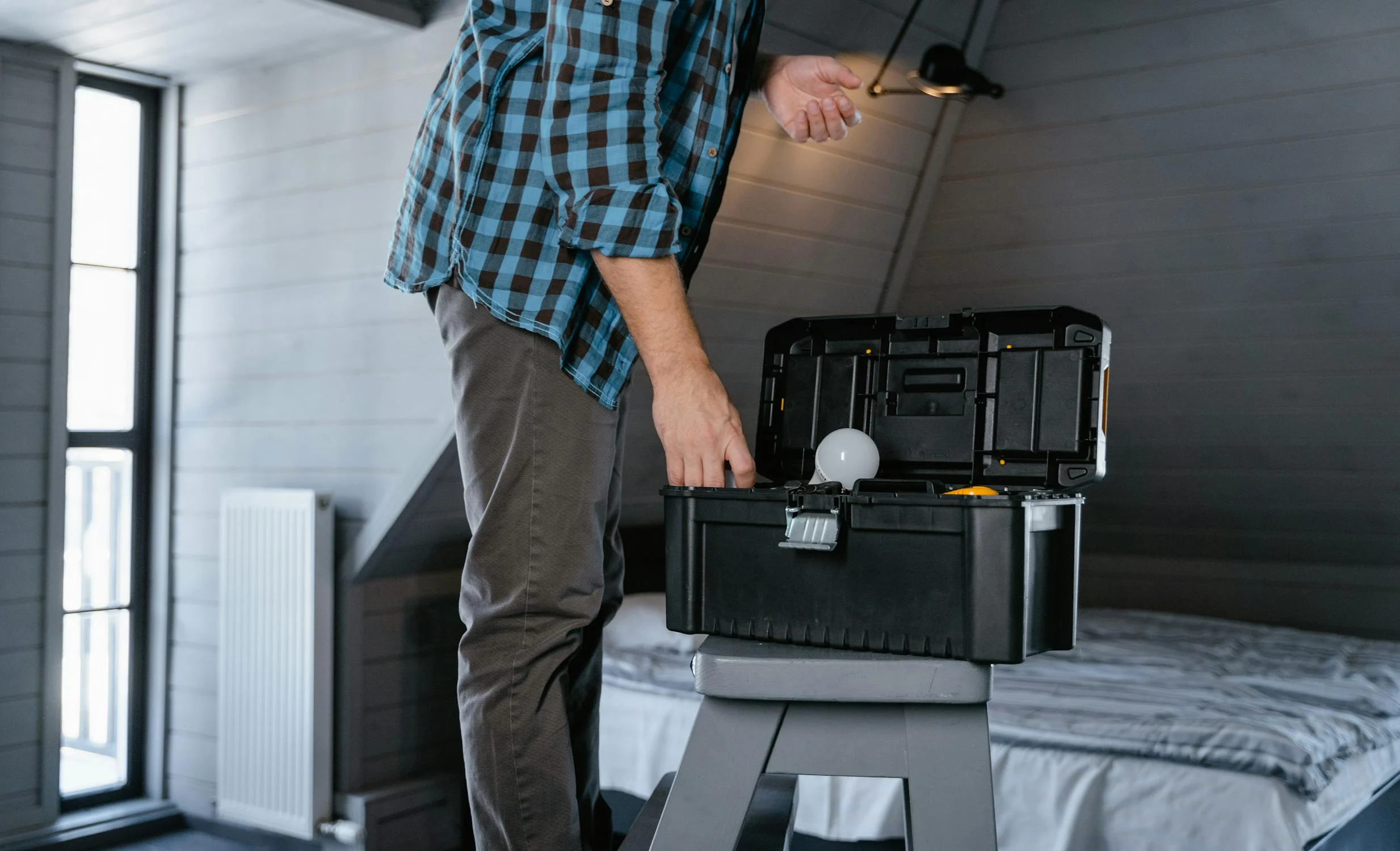 Light bulbs and spotlights